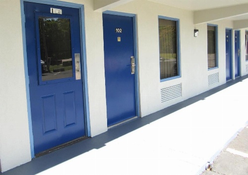 Days Inn by Wyndham Harriman image 7