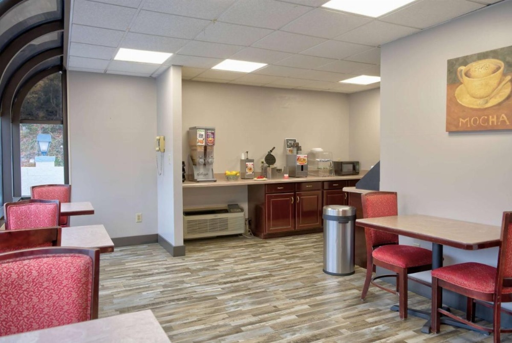 Days Inn by Wyndham Harriman Image 14