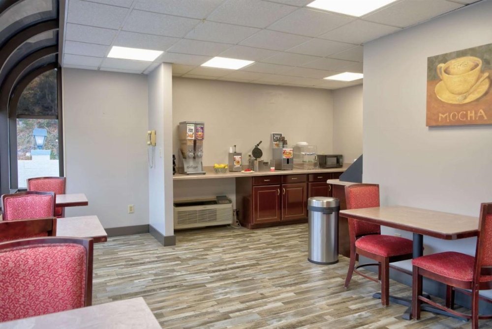 Days Inn by Wyndham Harriman Image 16