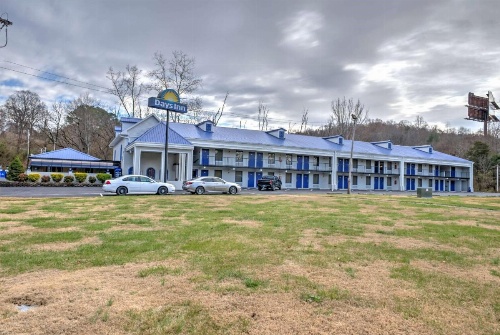 Days Inn by Wyndham Harriman image 17